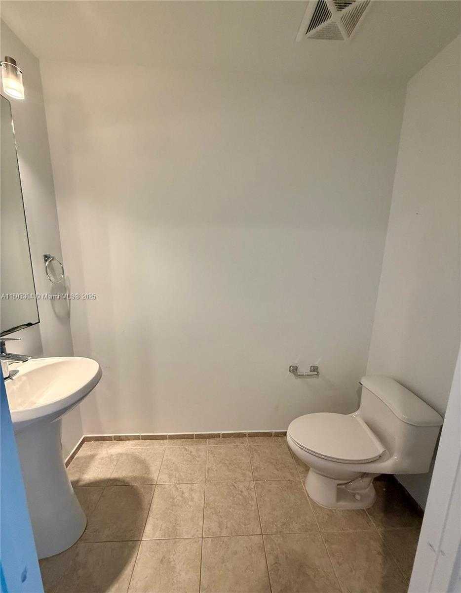 Small Image of 60 SOUTH WEST 13TH ST #1618, Miami Number 4