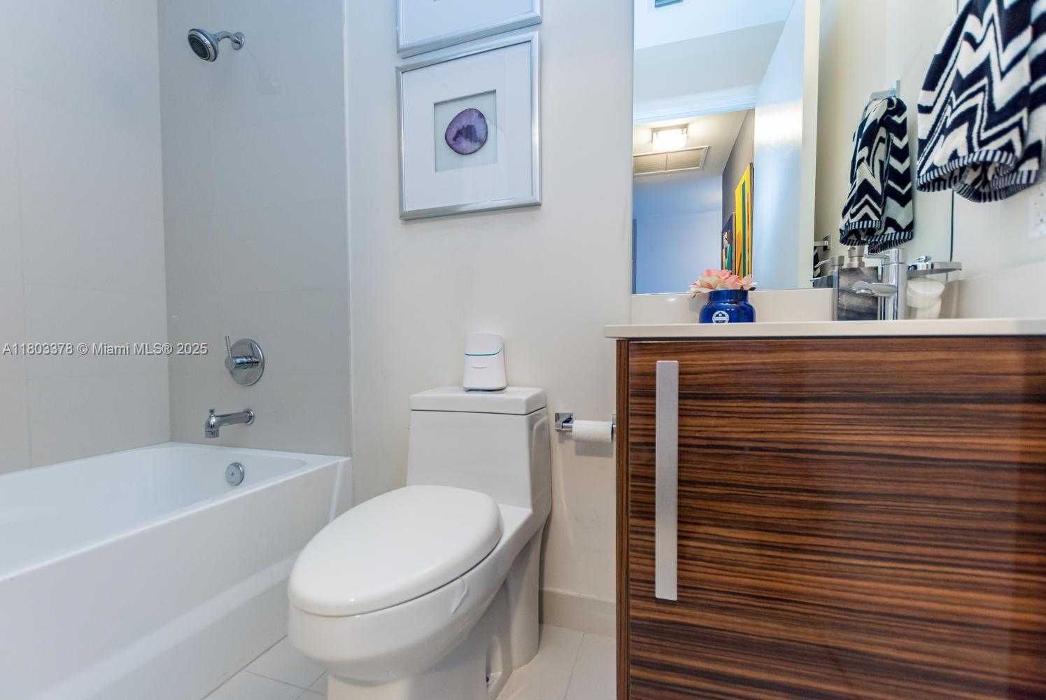 Small Image of 2020 NORTH BAYSHORE DR #2005, Miami Number 28