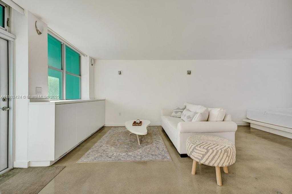 Small Image of 301 OCEAN DR #402, Miami Beach Number 12