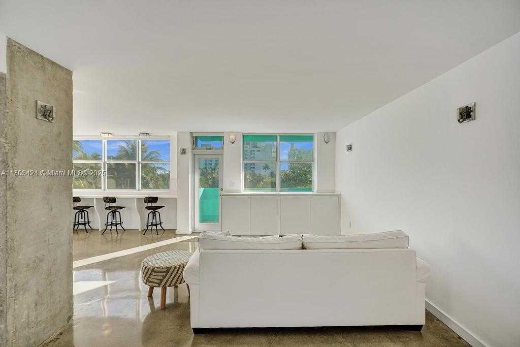 Small Image of 301 OCEAN DR #402, Miami Beach Number 14