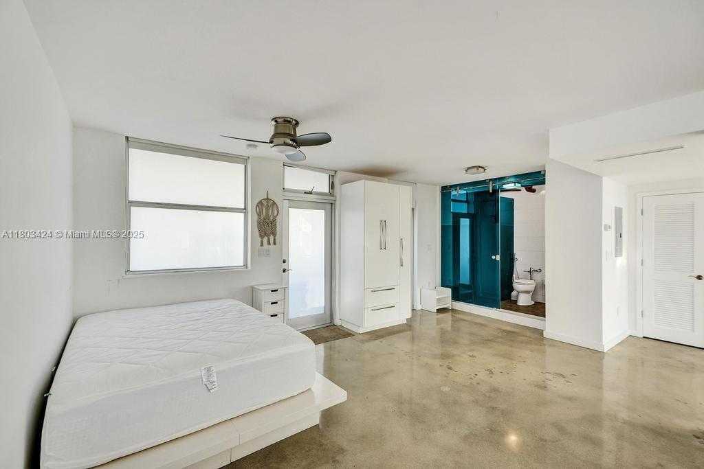 Small Image of 301 OCEAN DR #402, Miami Beach Number 15