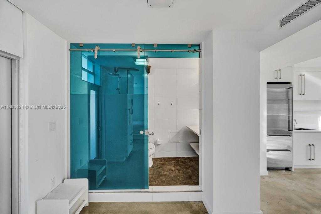 Small Image of 301 OCEAN DR #402, Miami Beach Number 19