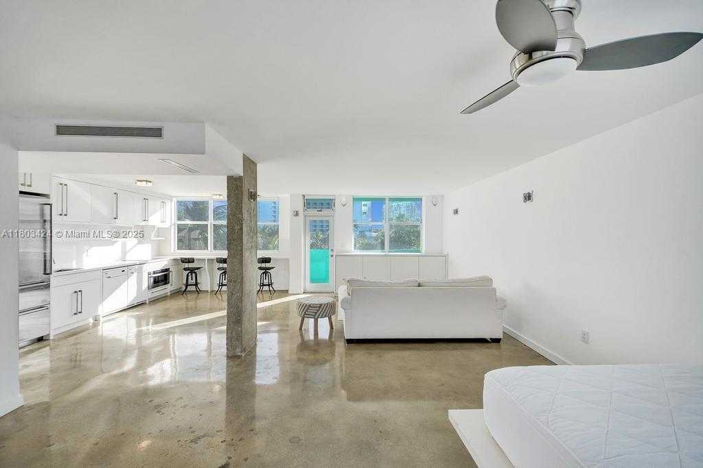 Small Image of 301 OCEAN DR #402, Miami Beach Number 2
