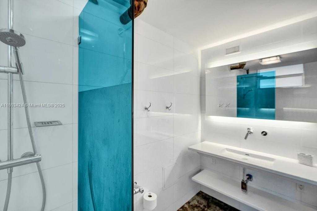 Small Image of 301 OCEAN DR #402, Miami Beach Number 23