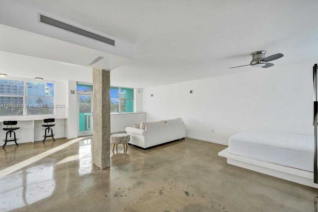 Small Image of 301 OCEAN DR #402, Miami Beach Number 4