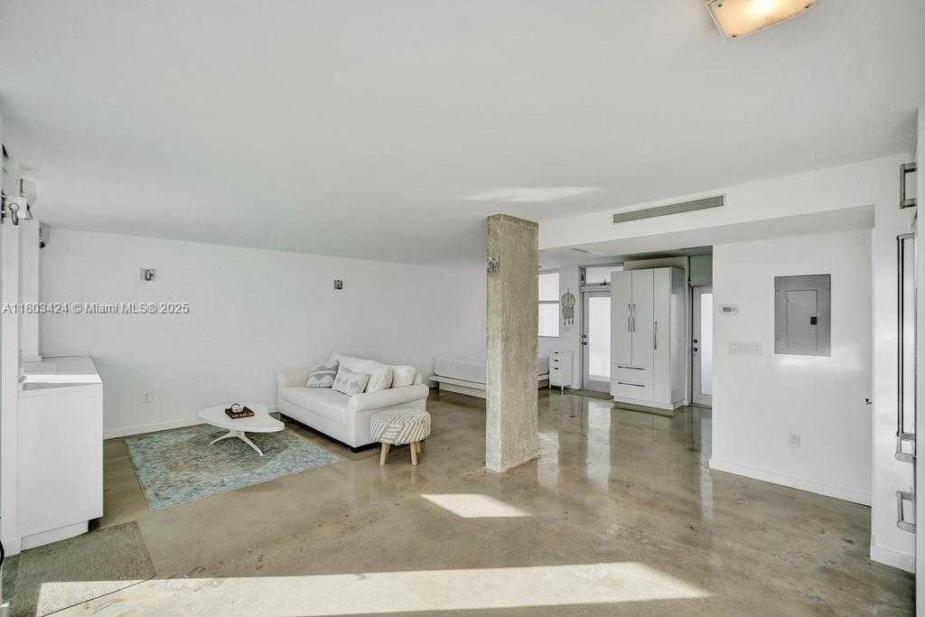 Small Image of 301 OCEAN DR #402, Miami Beach Number 5