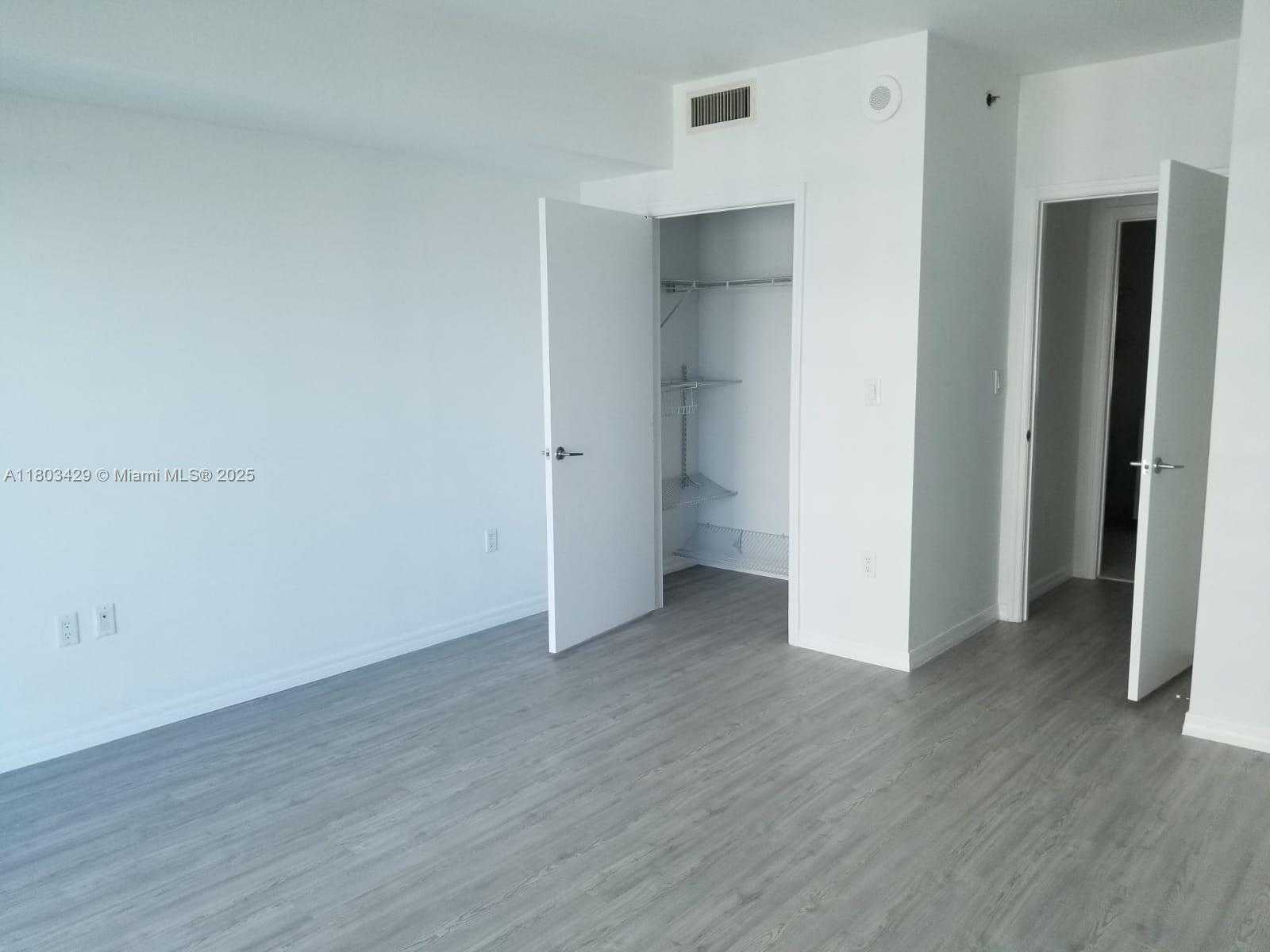 Small Image of 500 BRICKELL AVE #3404, Miami Number 10