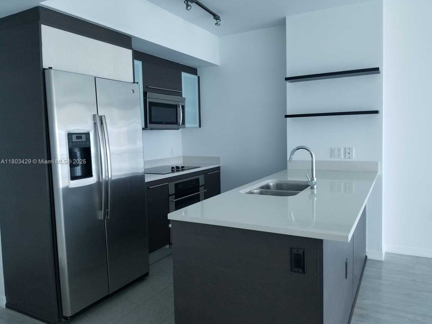 Small Image of 500 BRICKELL AVE #3404, Miami Number 4