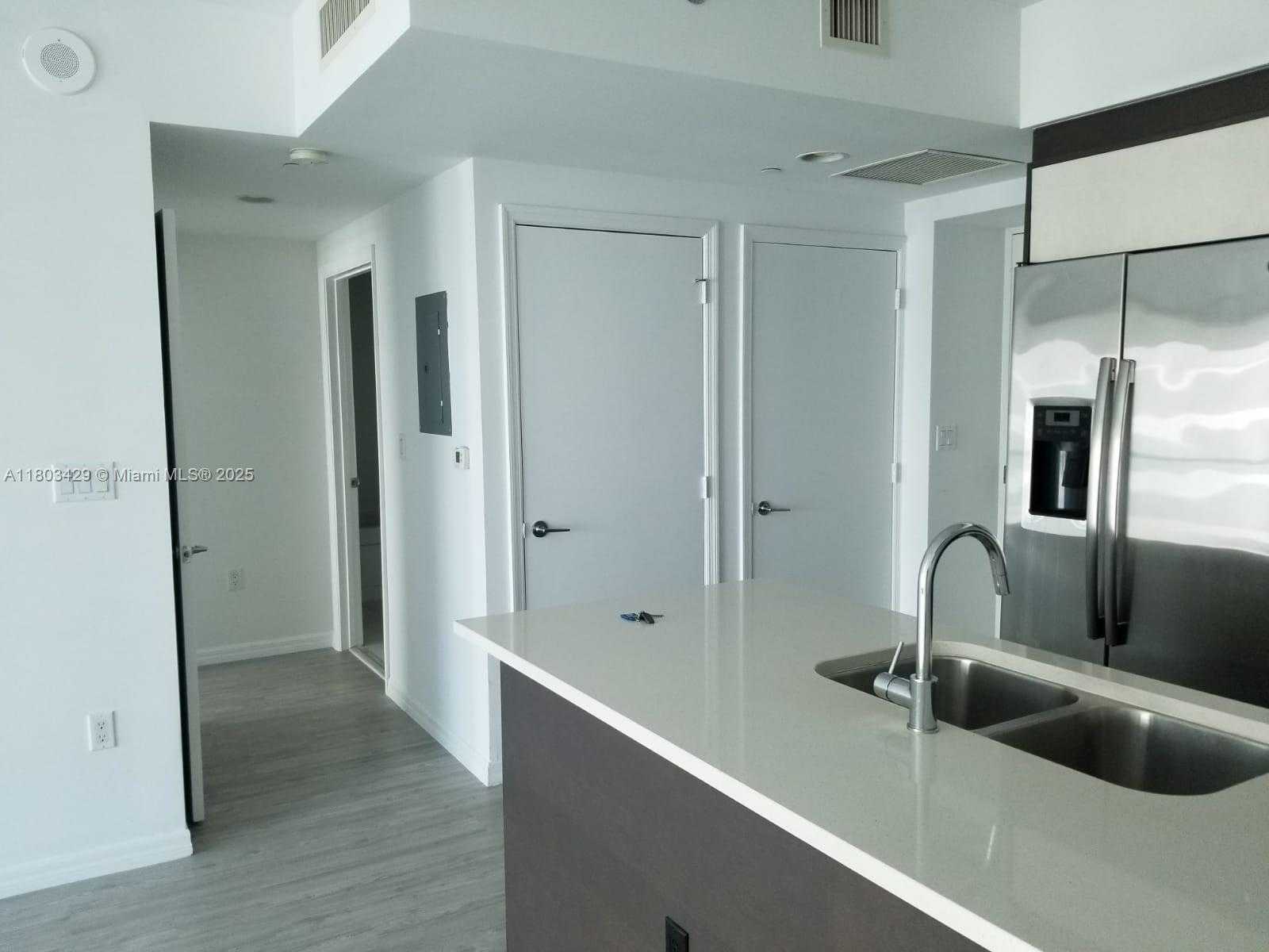 Small Image of 500 BRICKELL AVE #3404, Miami Number 8