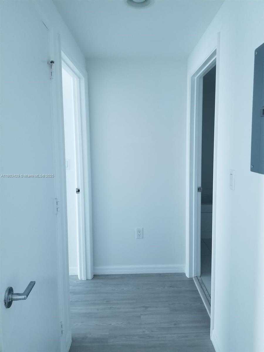 Small Image of 500 BRICKELL AVE #3404, Miami Number 9