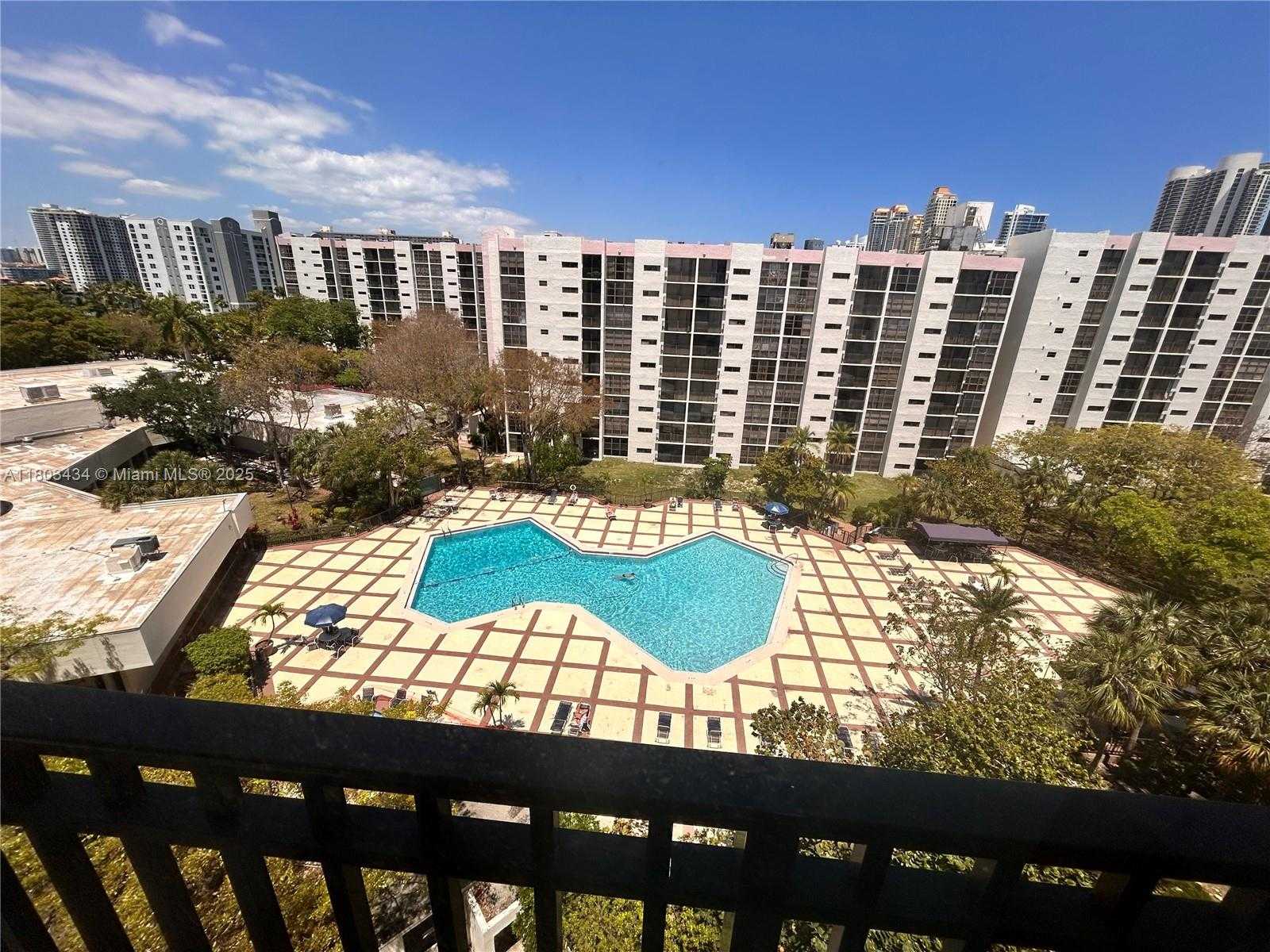 Small Image of 16919 NORTH BAY RD #815, Sunny Isles Beach Number 11
