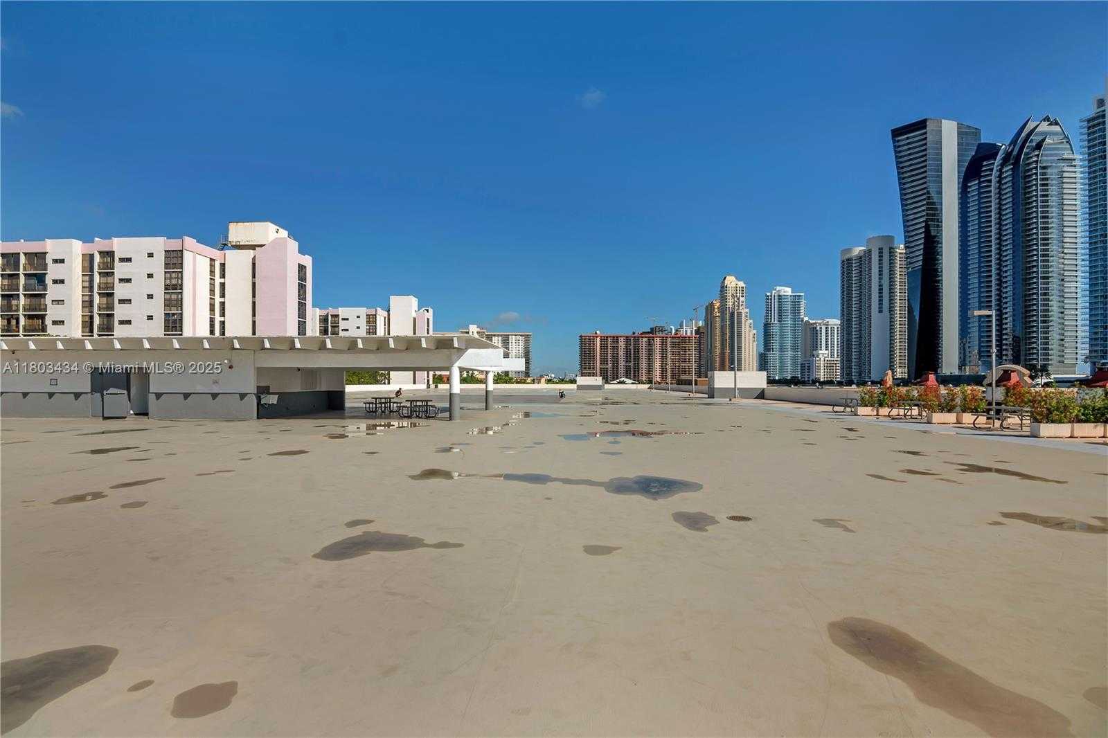 Small Image of 16919 NORTH BAY RD #815, Sunny Isles Beach Number 18
