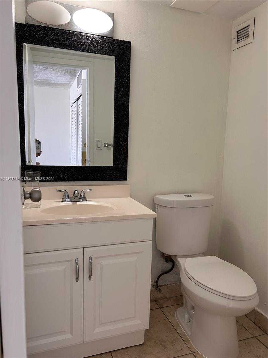 Small Image of 16919 NORTH BAY RD #815, Sunny Isles Beach Number 30