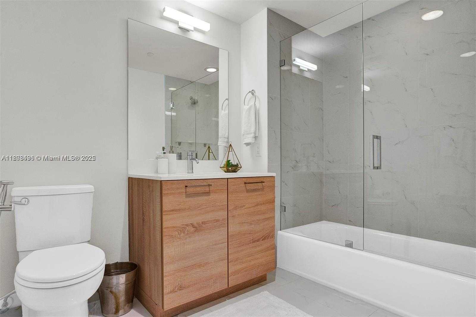 Small Image of 16385 BISCAYNE BLVD #421, North Miami Beach Number 16