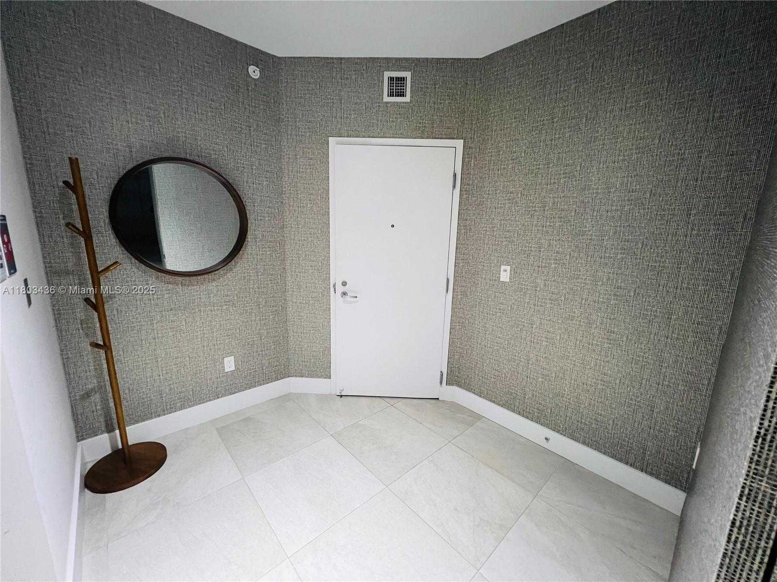 Small Image of 16385 BISCAYNE BLVD #421, North Miami Beach Number 2