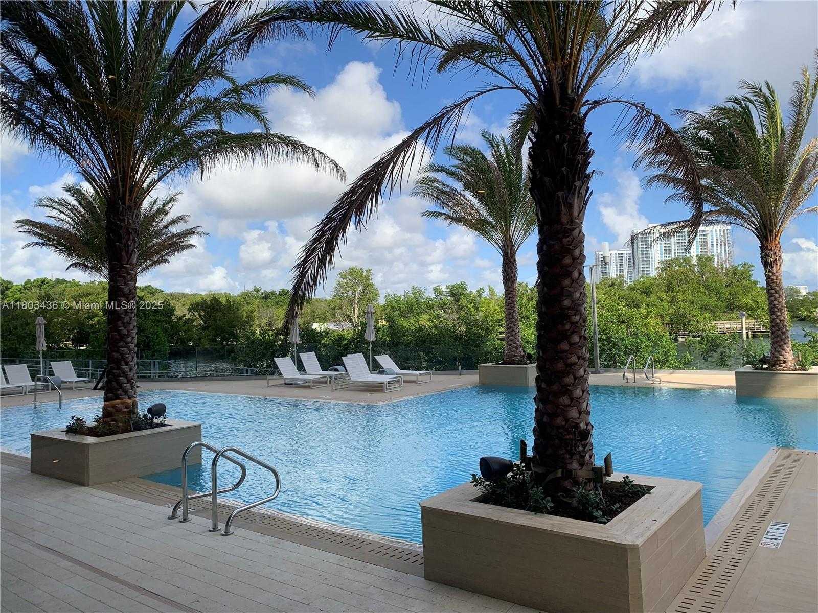 Small Image of 16385 BISCAYNE BLVD #421, North Miami Beach Number 20