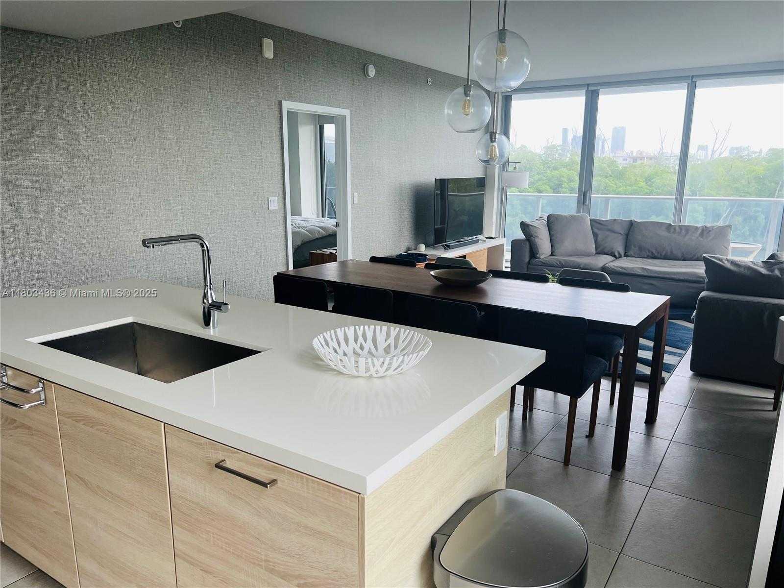 Small Image of 16385 BISCAYNE BLVD #421, North Miami Beach Number 4