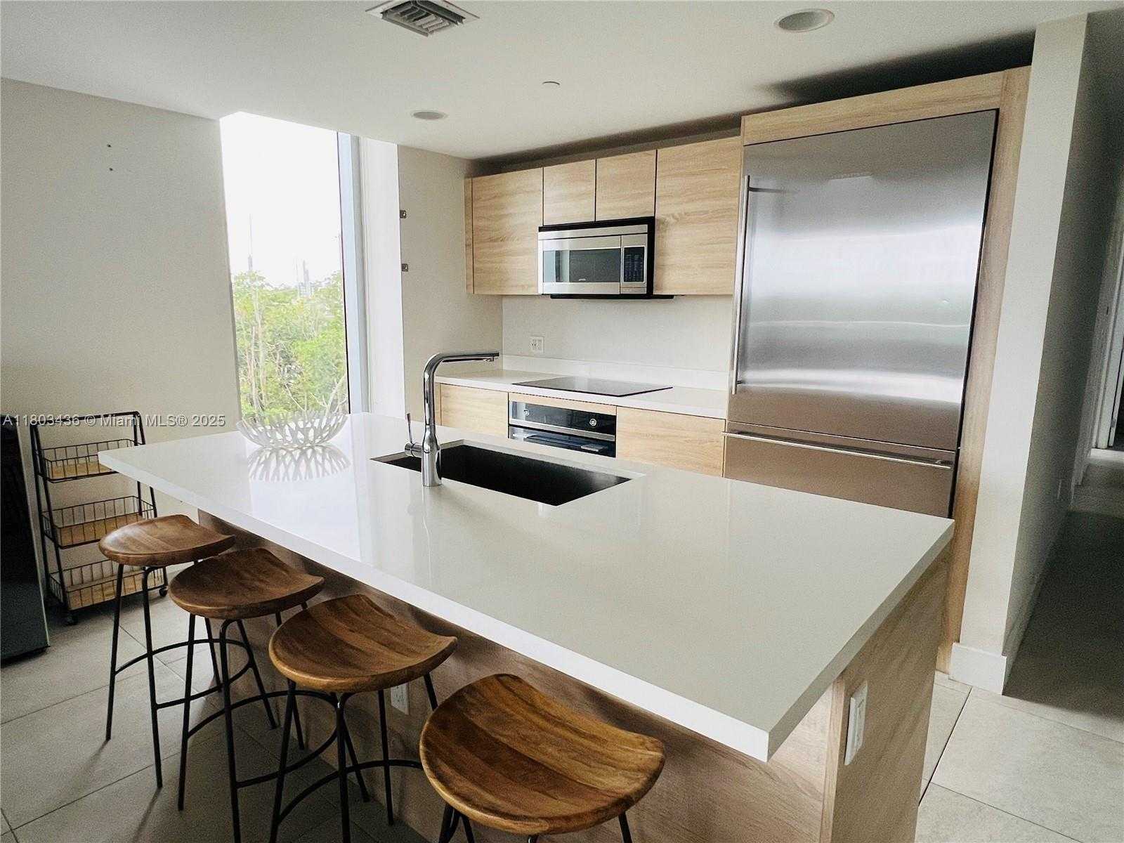 Small Image of 16385 BISCAYNE BLVD #421, North Miami Beach Number 5