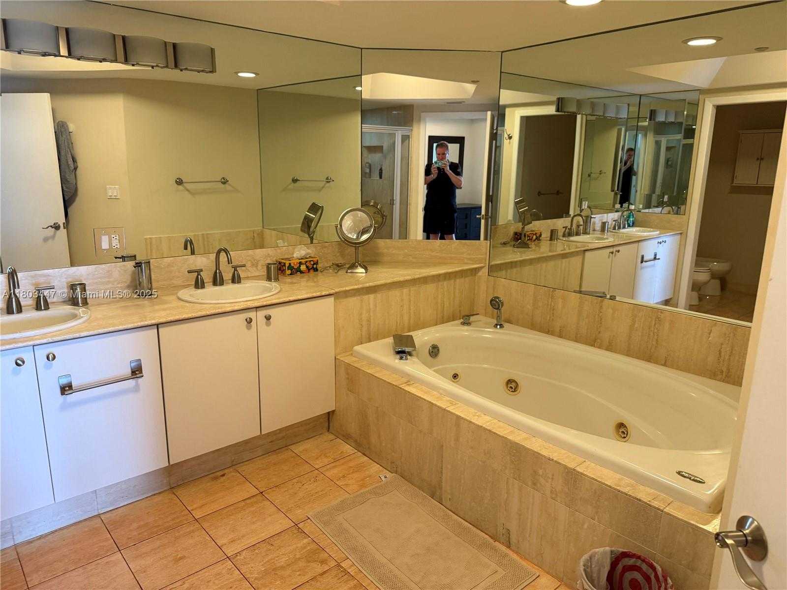 Small Image of 7000 ISLAND BLVD #2403, Aventura Number 16