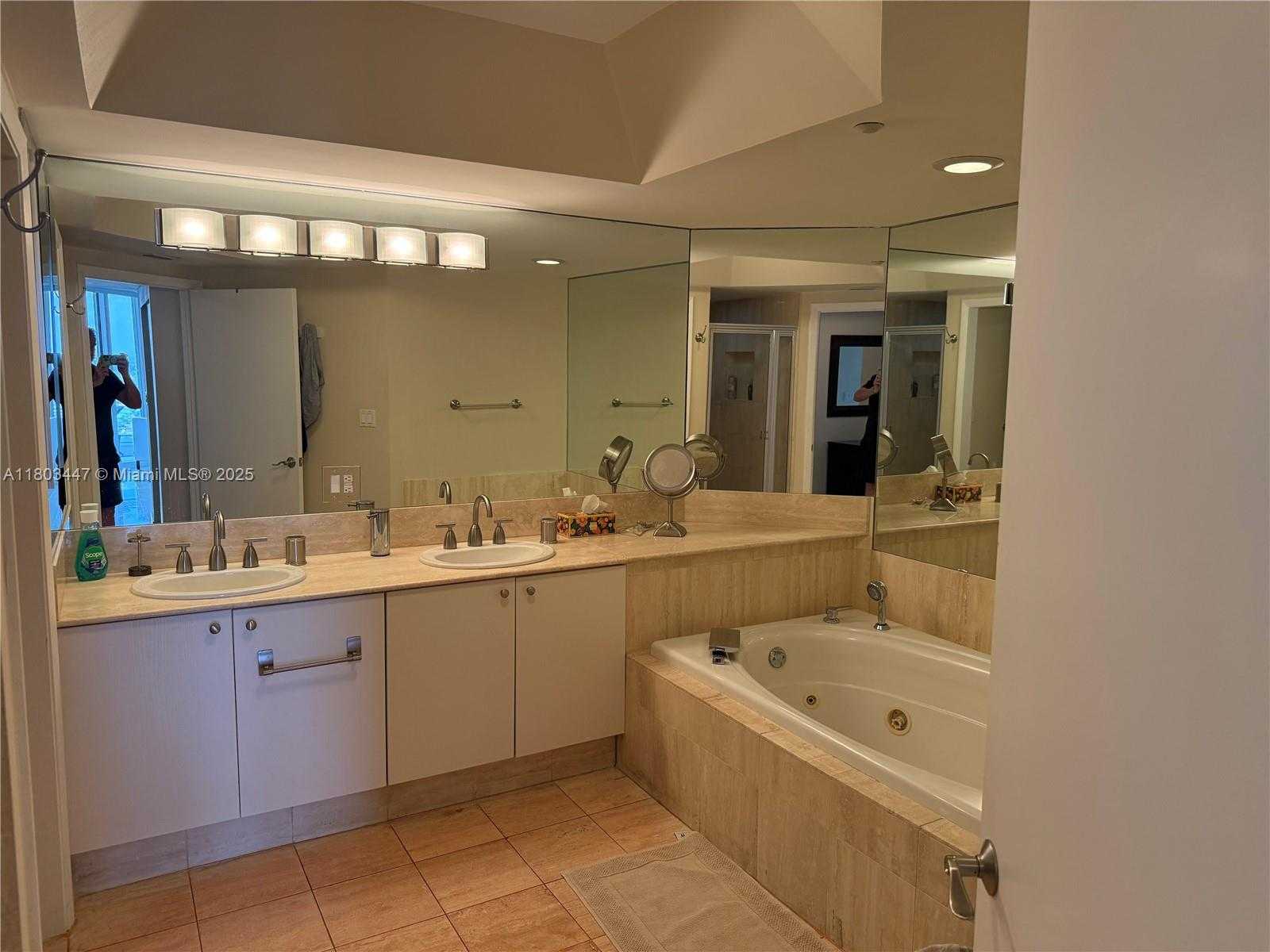 Small Image of 7000 ISLAND BLVD #2403, Aventura Number 18
