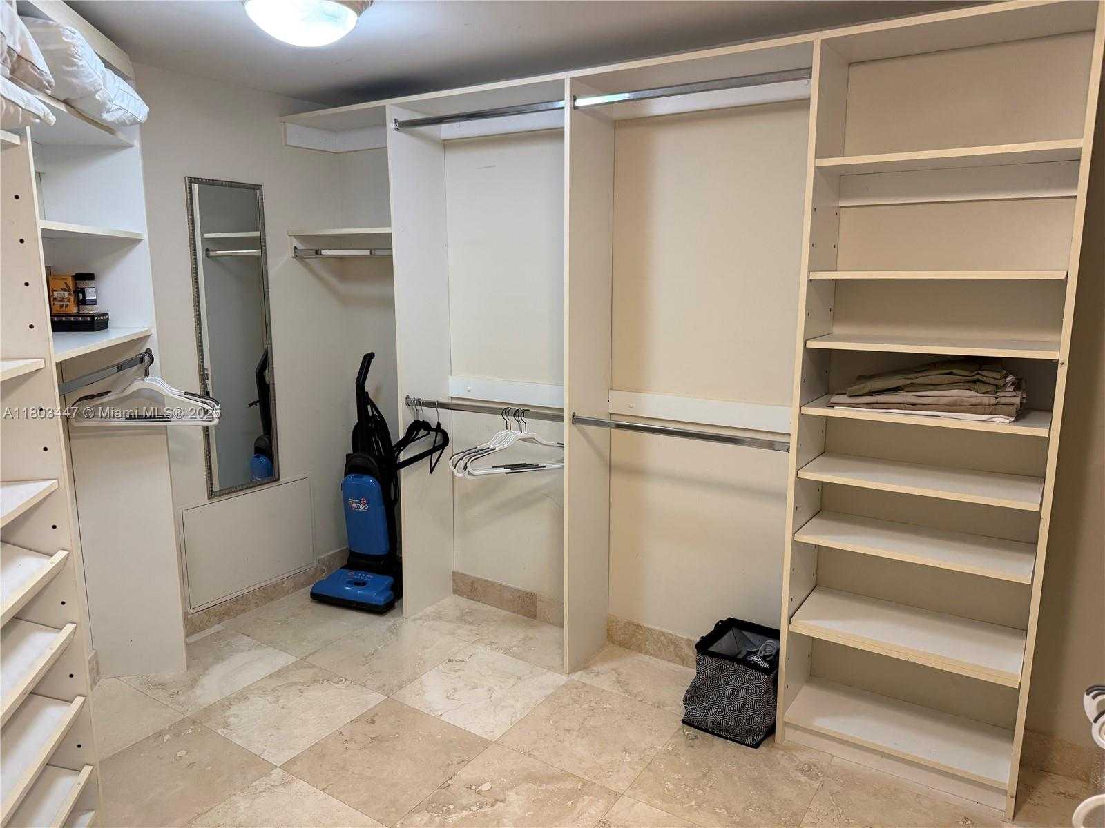 Small Image of 7000 ISLAND BLVD #2403, Aventura Number 21