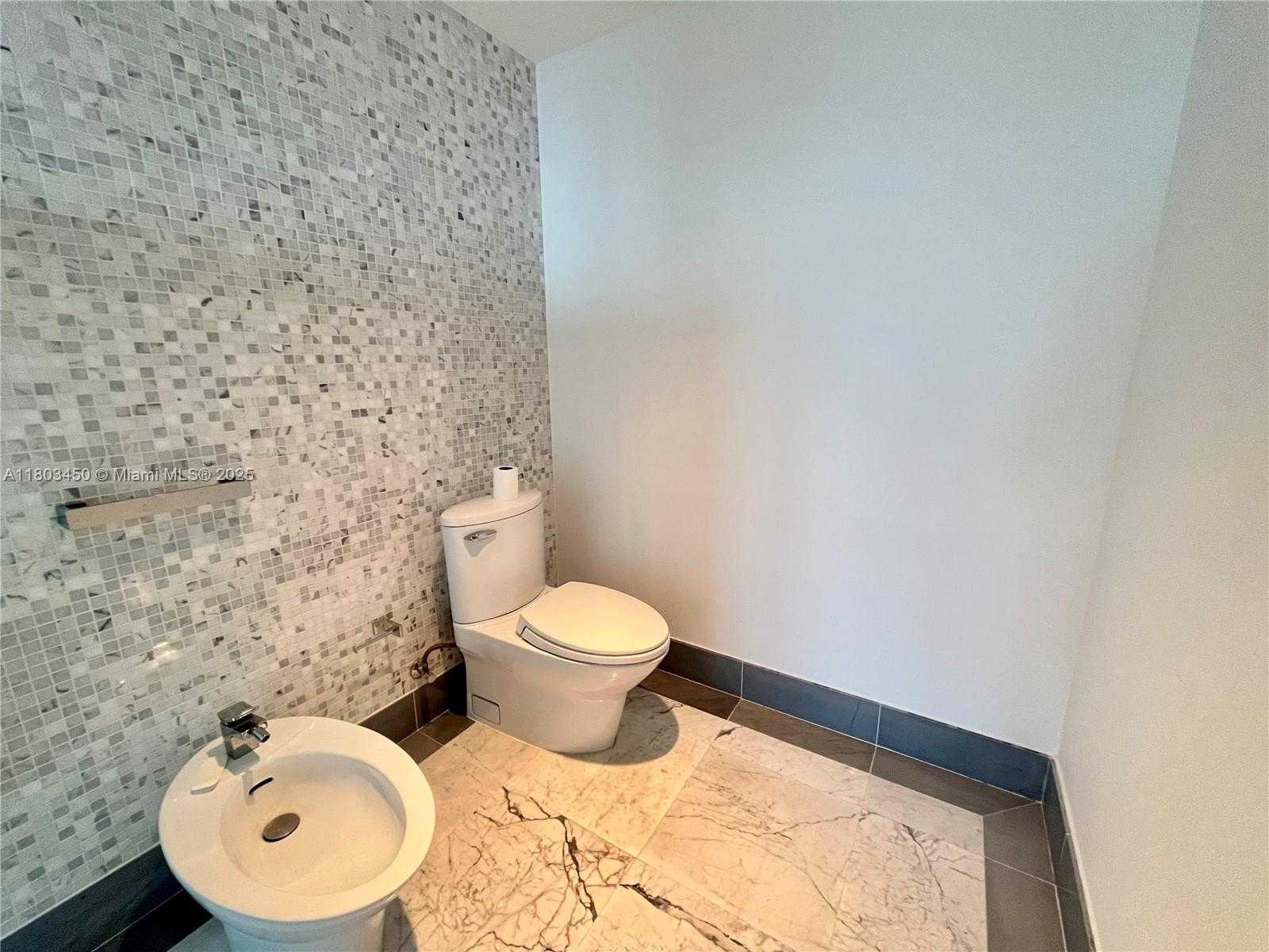 Small Image of 200 BISCAYNE BOULEVARD WAY #4111, Miami Number 10