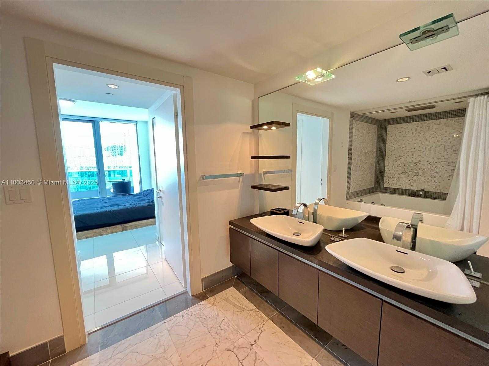 Small Image of 200 BISCAYNE BOULEVARD WAY #4111, Miami Number 11