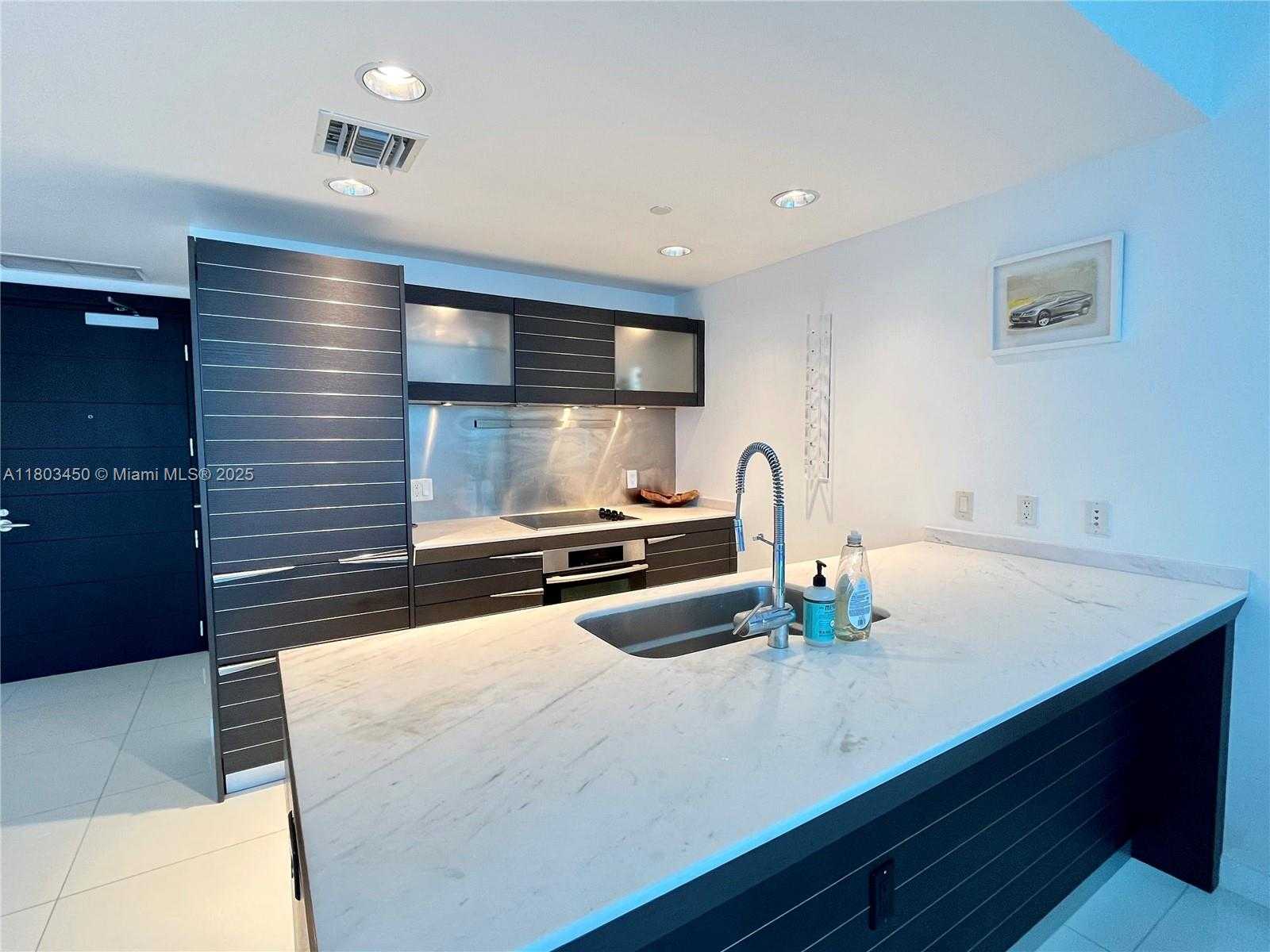 Small Image of 200 BISCAYNE BOULEVARD WAY #4111, Miami Number 2