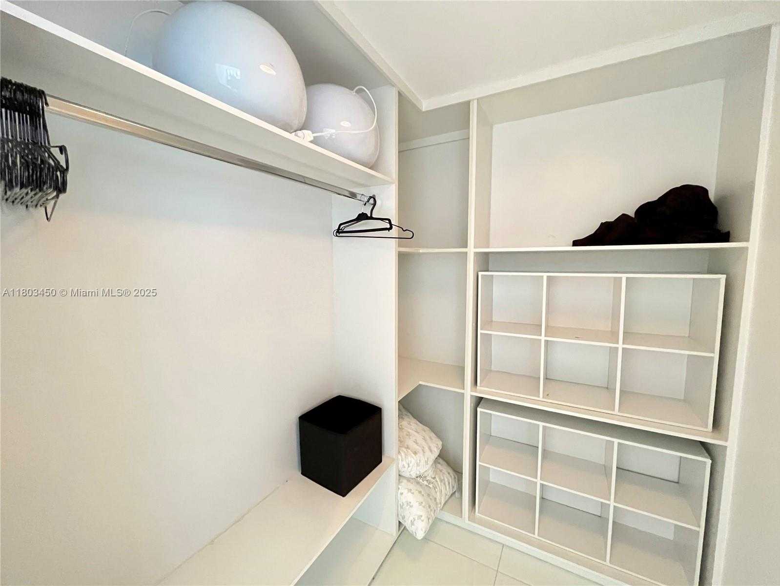 Small Image of 200 BISCAYNE BOULEVARD WAY #4111, Miami Number 7