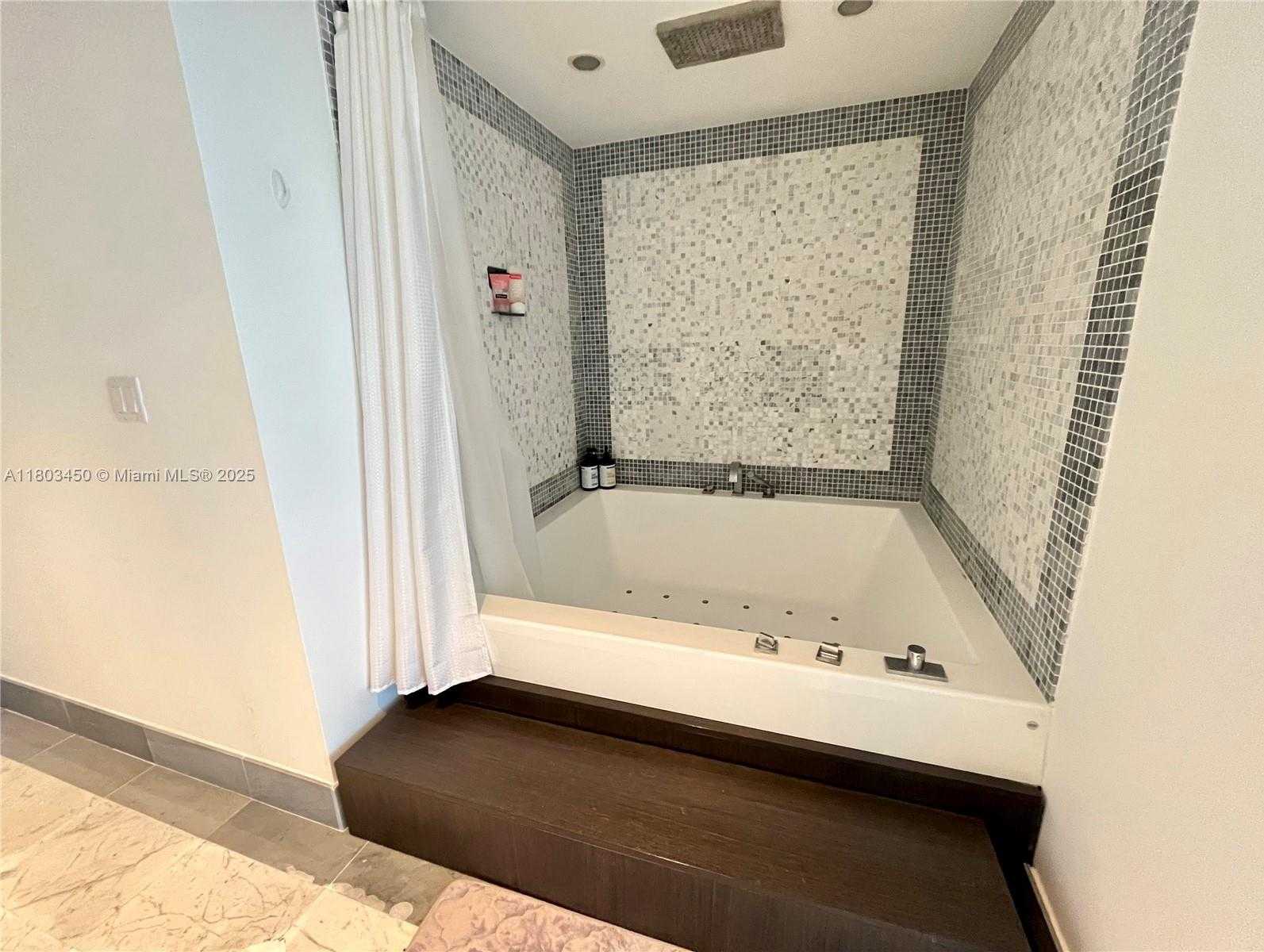Small Image of 200 BISCAYNE BOULEVARD WAY #4111, Miami Number 9