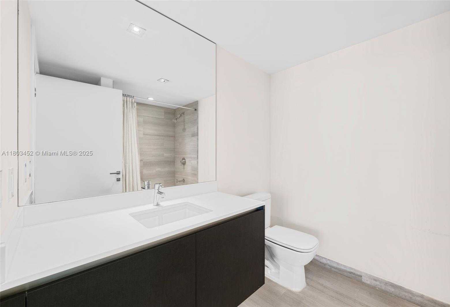 Small Image of 1451 BRICKELL AVE #2201, Miami Number 11