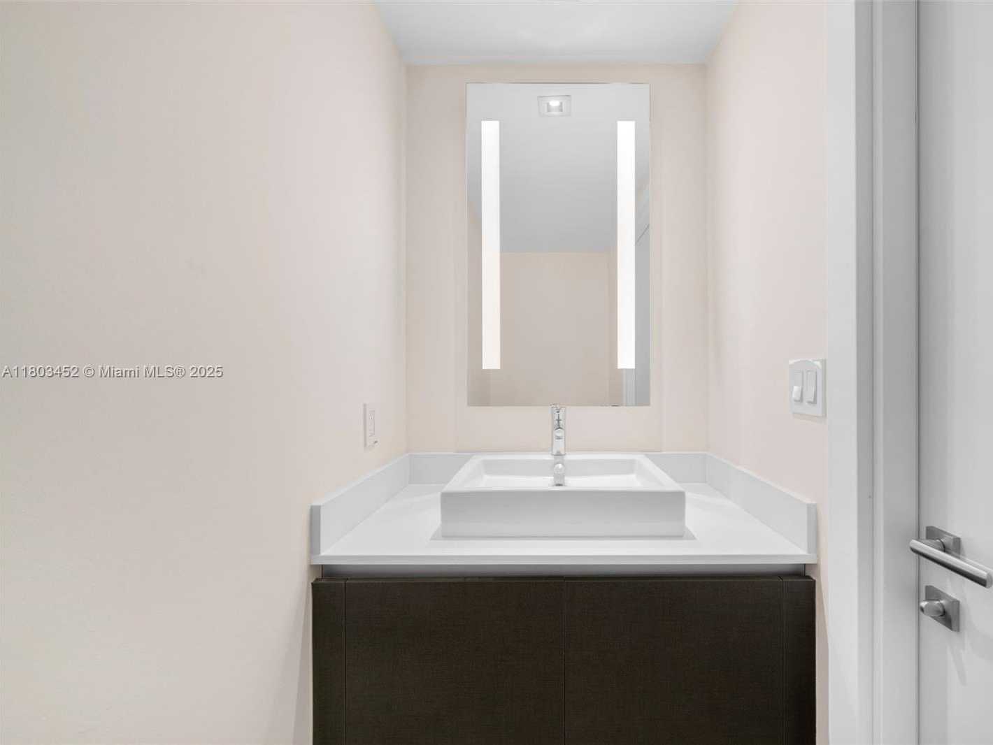 Small Image of 1451 BRICKELL AVE #2201, Miami Number 18