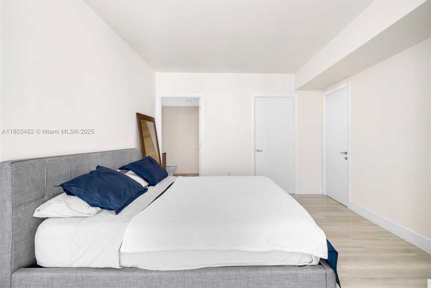 Small Image of 1451 BRICKELL AVE #2201, Miami Number 9