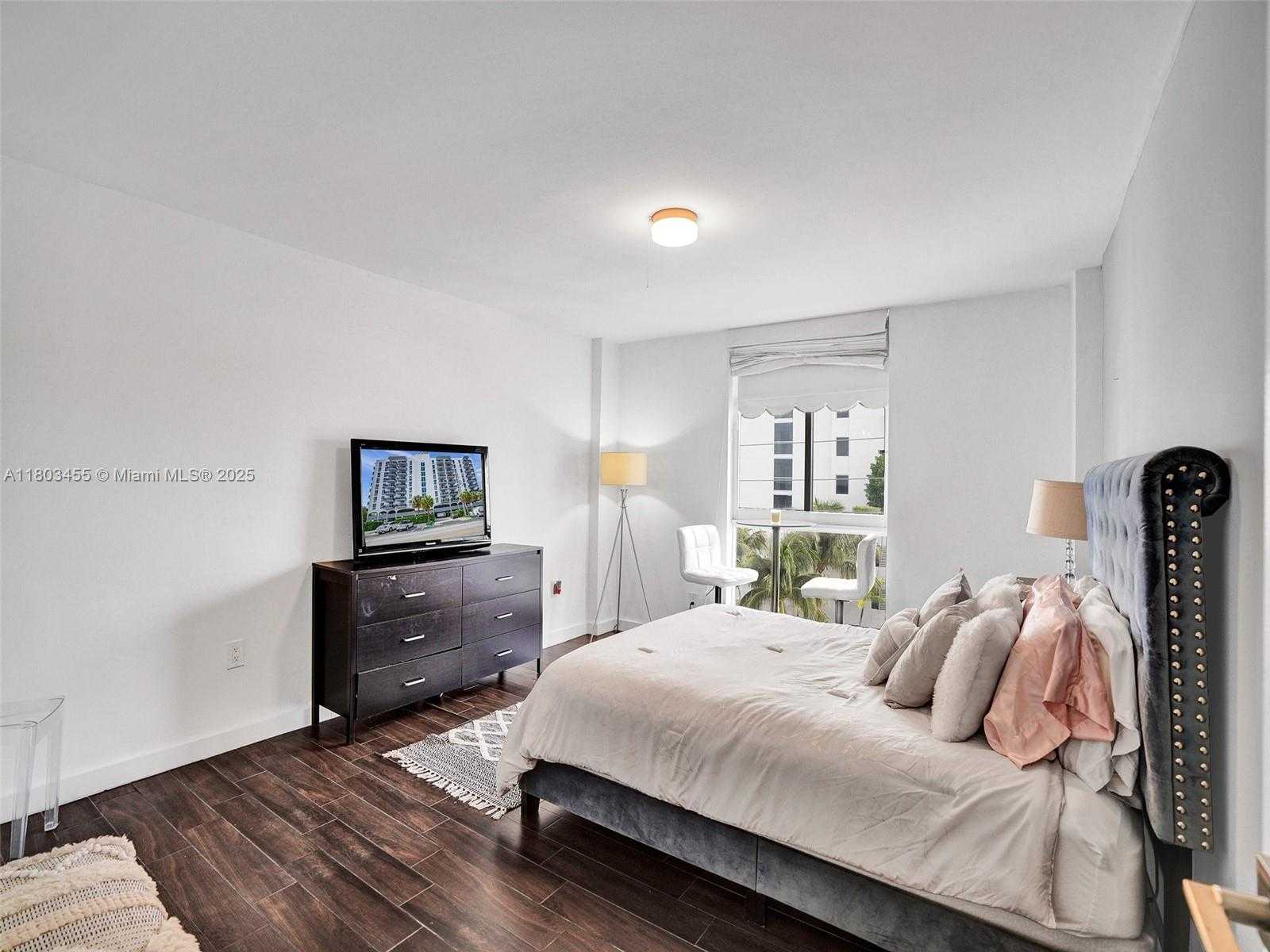 Small Image of 7928 WEST DR #504, North Bay Village Number 14