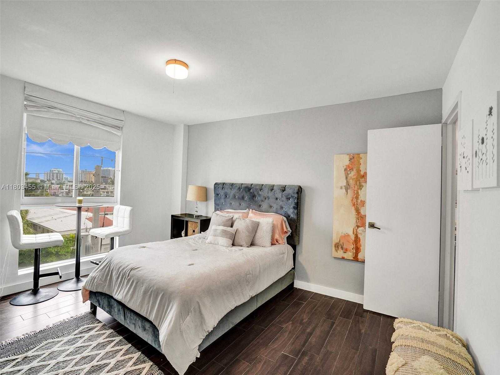 Small Image of 7928 WEST DR #504, North Bay Village Number 15