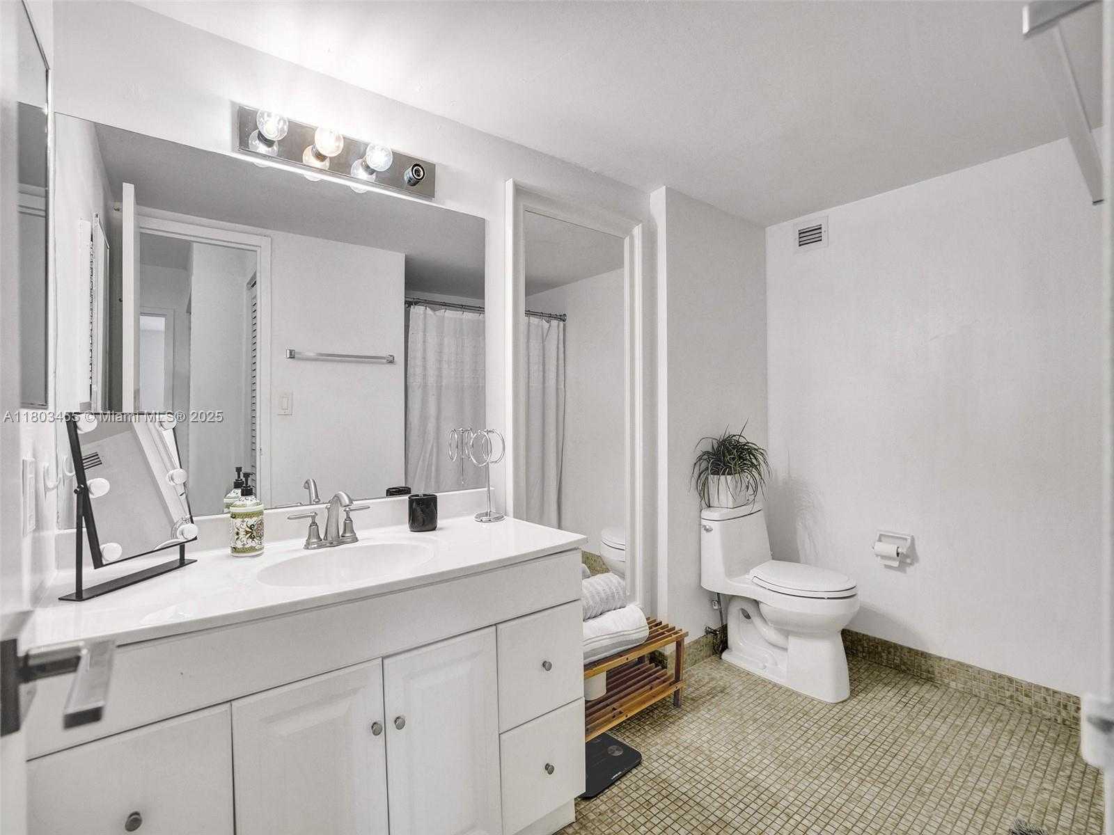 Small Image of 7928 WEST DR #504, North Bay Village Number 18