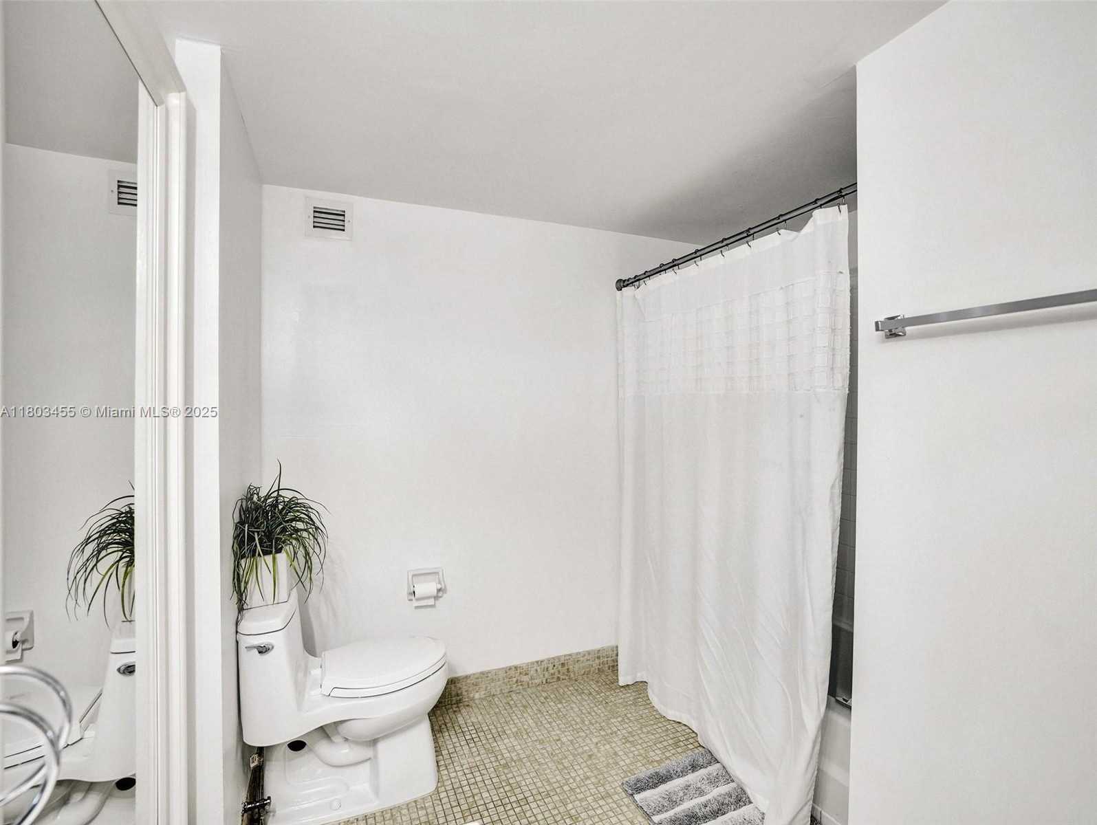 Small Image of 7928 WEST DR #504, North Bay Village Number 20