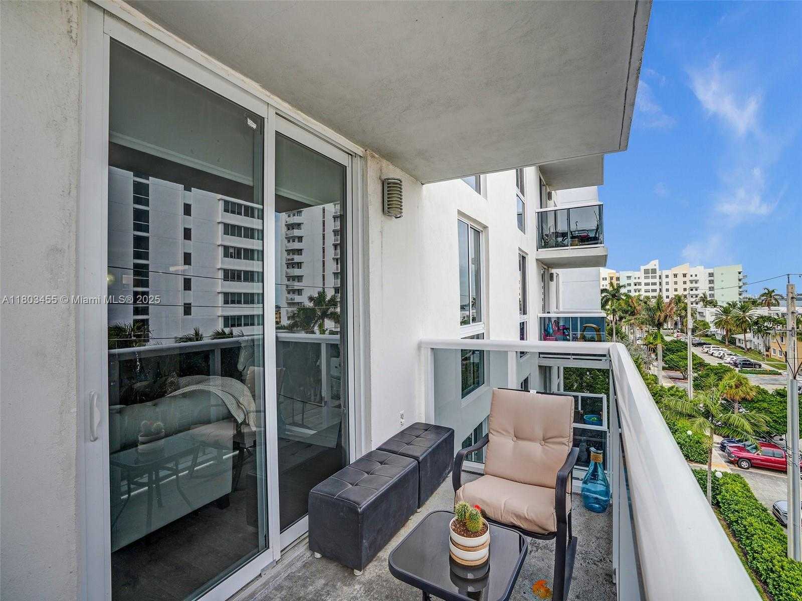 Small Image of 7928 WEST DR #504, North Bay Village Number 23