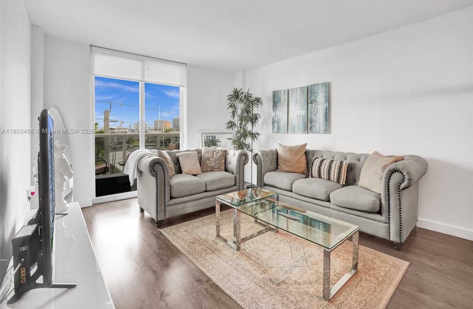 Small Image of 7928 WEST DR #504, North Bay Village Number 4