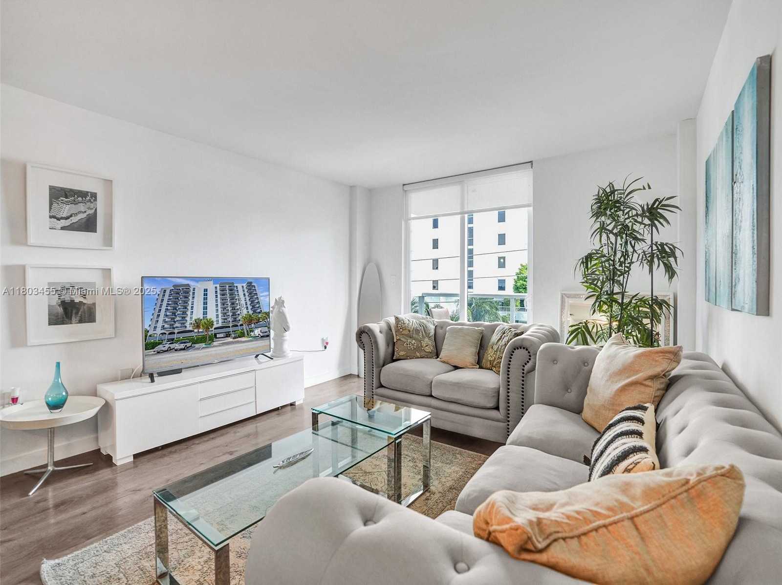 Small Image of 7928 WEST DR #504, North Bay Village Number 5