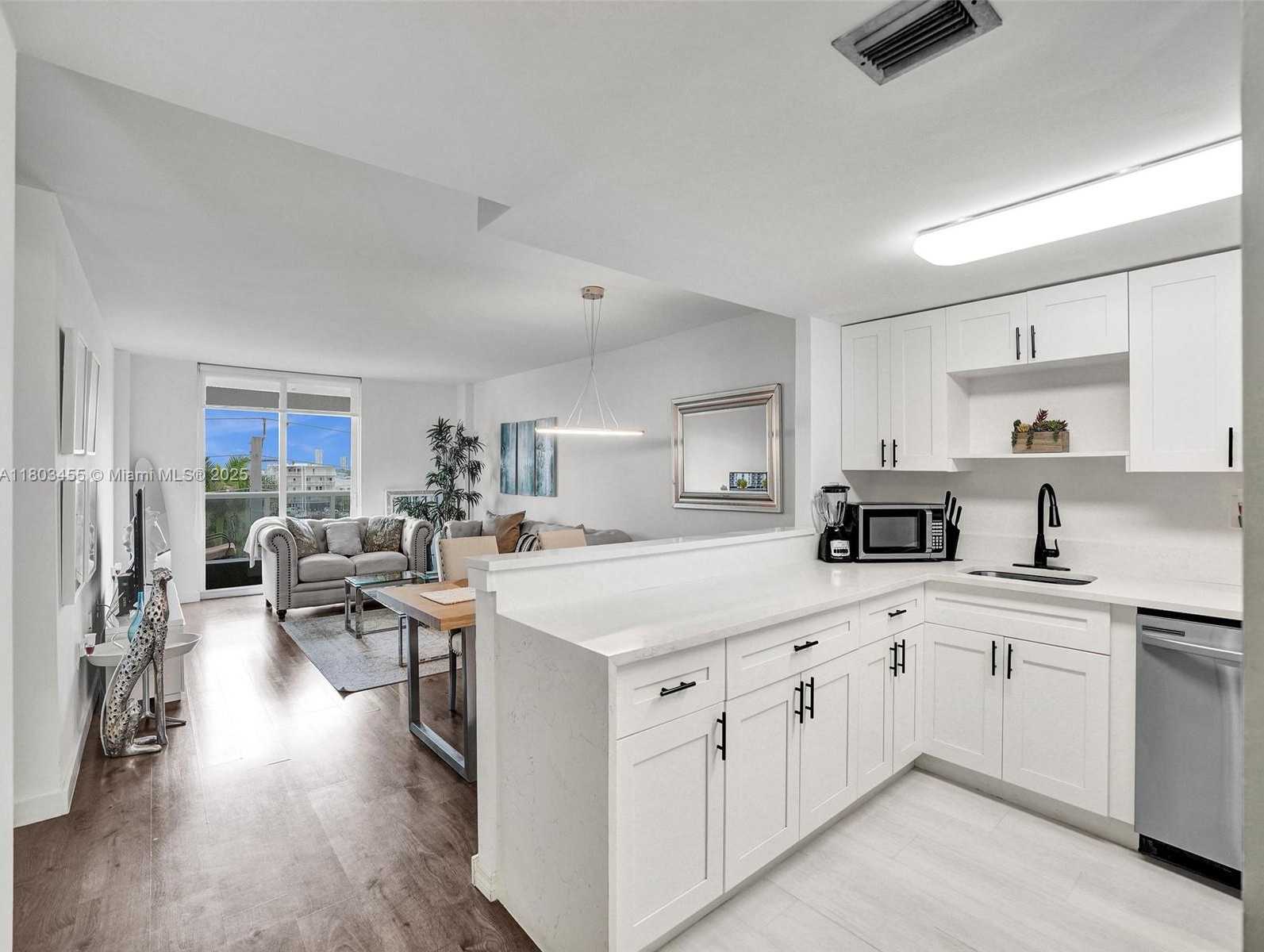 Small Image of 7928 WEST DR #504, North Bay Village Number 6