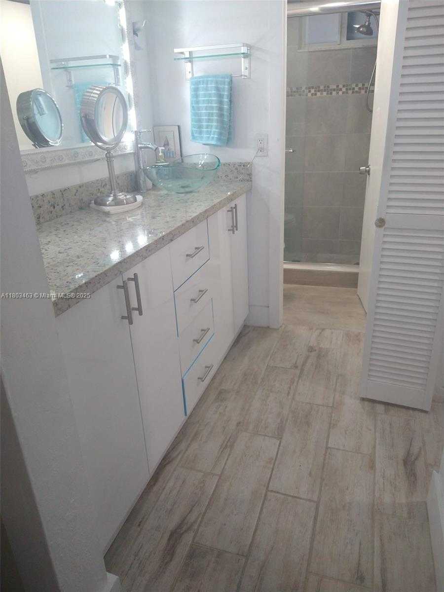 Small Image of 7850 BYRON AVE #702, Miami Beach Number 14