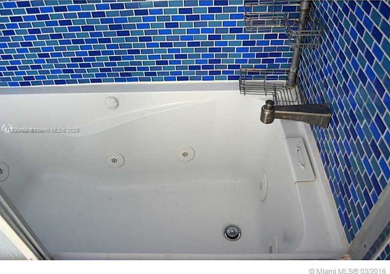 Small Image of 905 BRICKELL BAY DR #1030, Miami Number 4