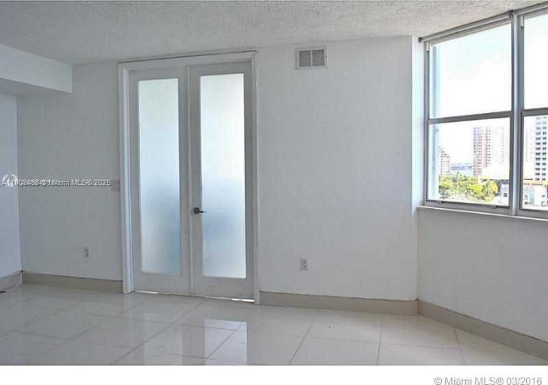 Small Image of 905 BRICKELL BAY DR #1030, Miami Number 6
