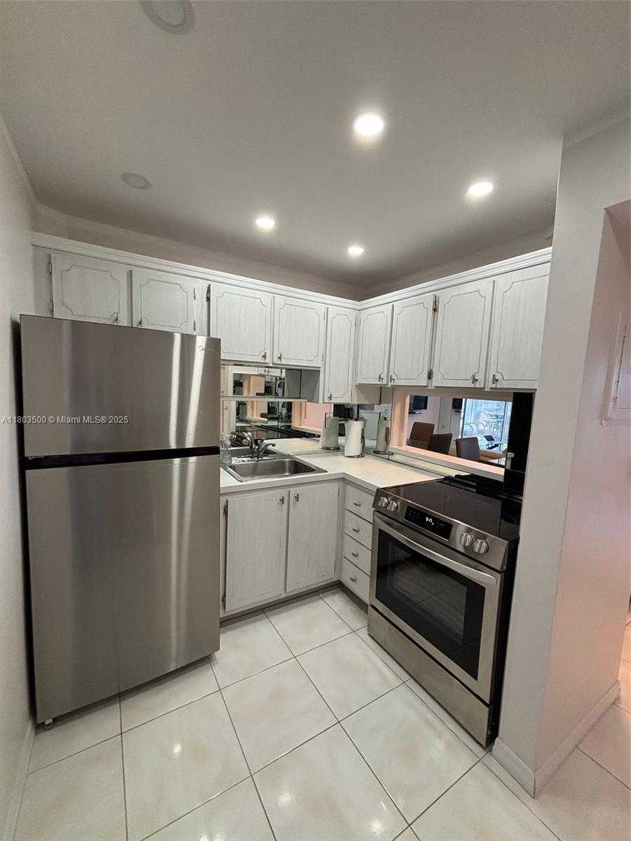 Small Image of 2859 LEONARD DR #G508, Aventura Number 3