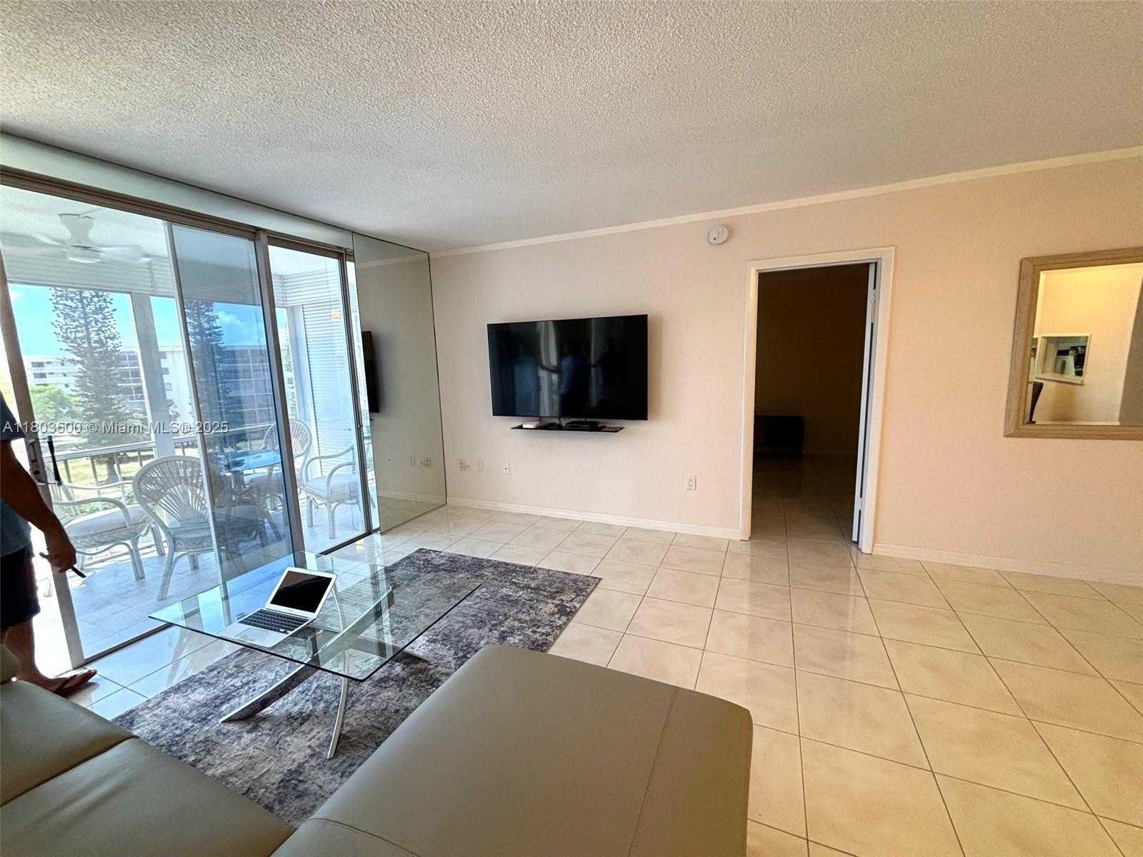 Small Image of 2859 LEONARD DR #G508, Aventura Number 5