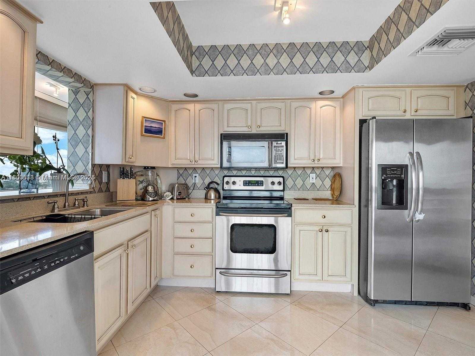 Small Image of 2333 BRICKELL AVE #1006, Miami Number 2