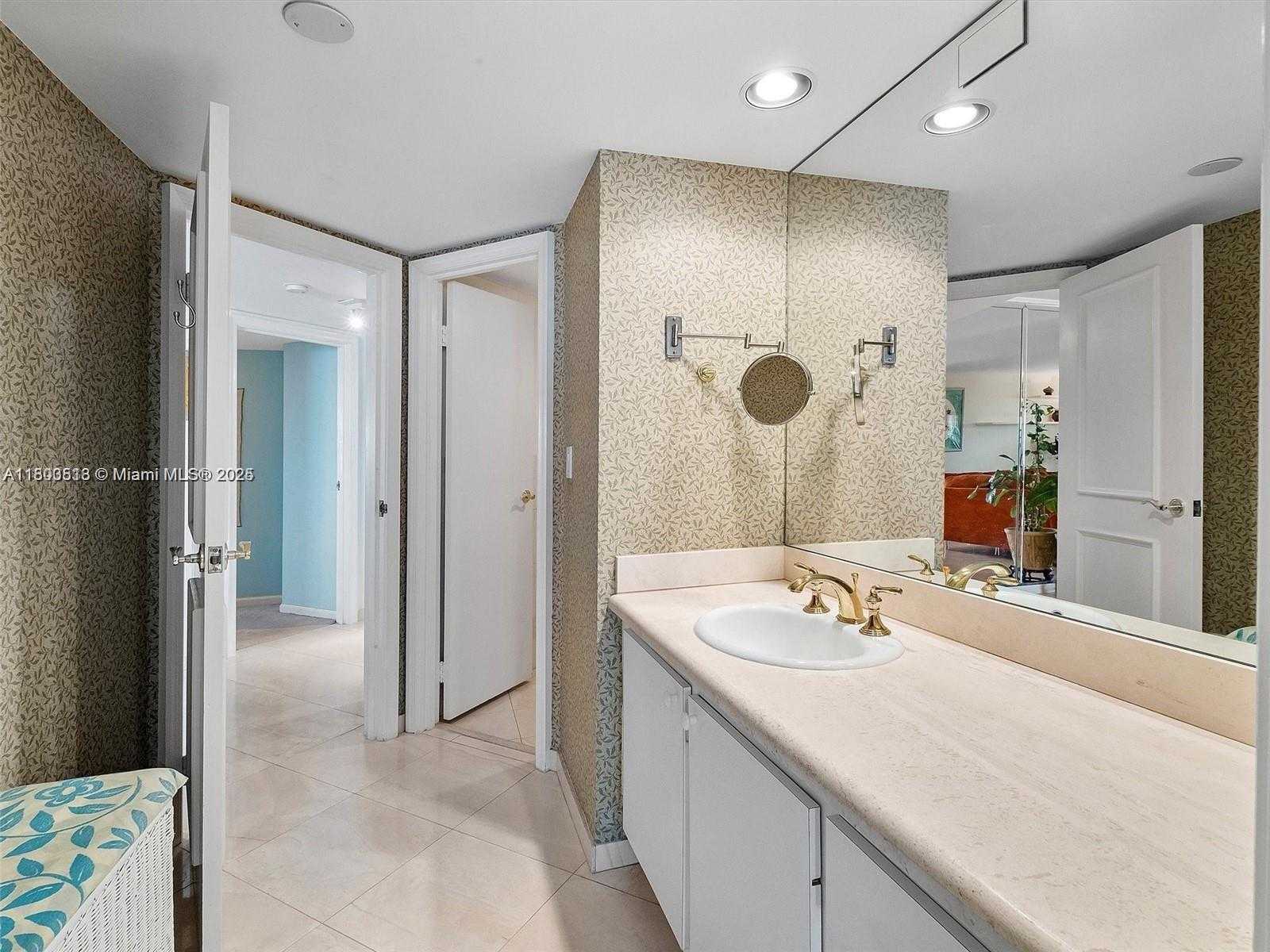 Small Image of 2333 BRICKELL AVE #1006, Miami Number 6
