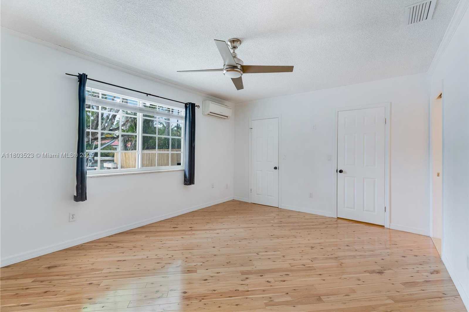 Small Image of 7601 NORTH EAST 9TH AVE #-, Miami Number 14