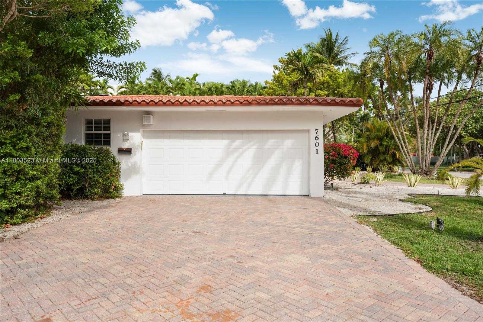 Small Image of 7601 NORTH EAST 9TH AVE #-, Miami Number 25